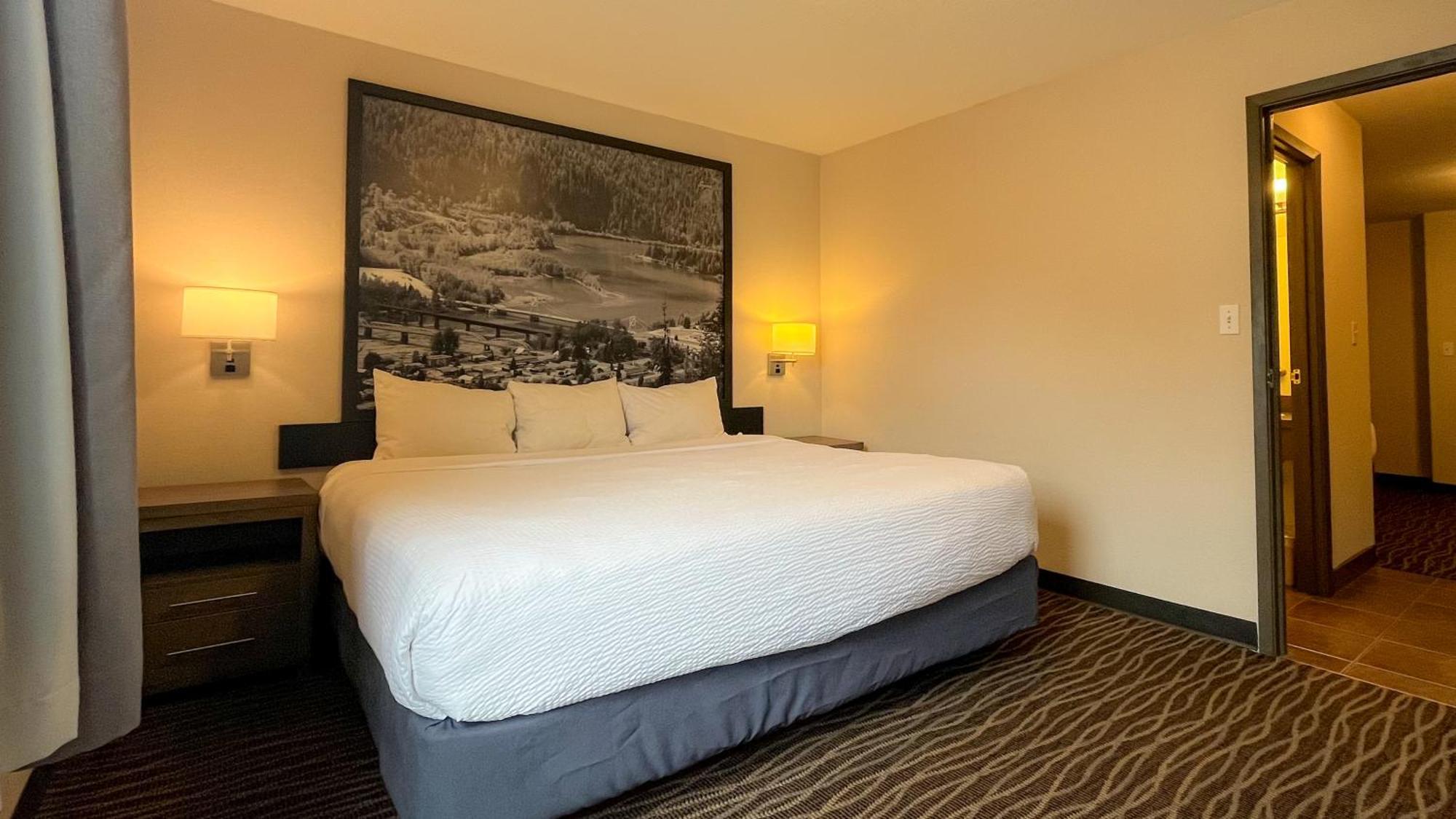 Super 8 By Wyndham Revelstoke Bc Motel Buitenkant foto